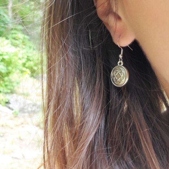 New Handmade Silver Celtic Knot Triquetra Earrings - Picture 15 of 16